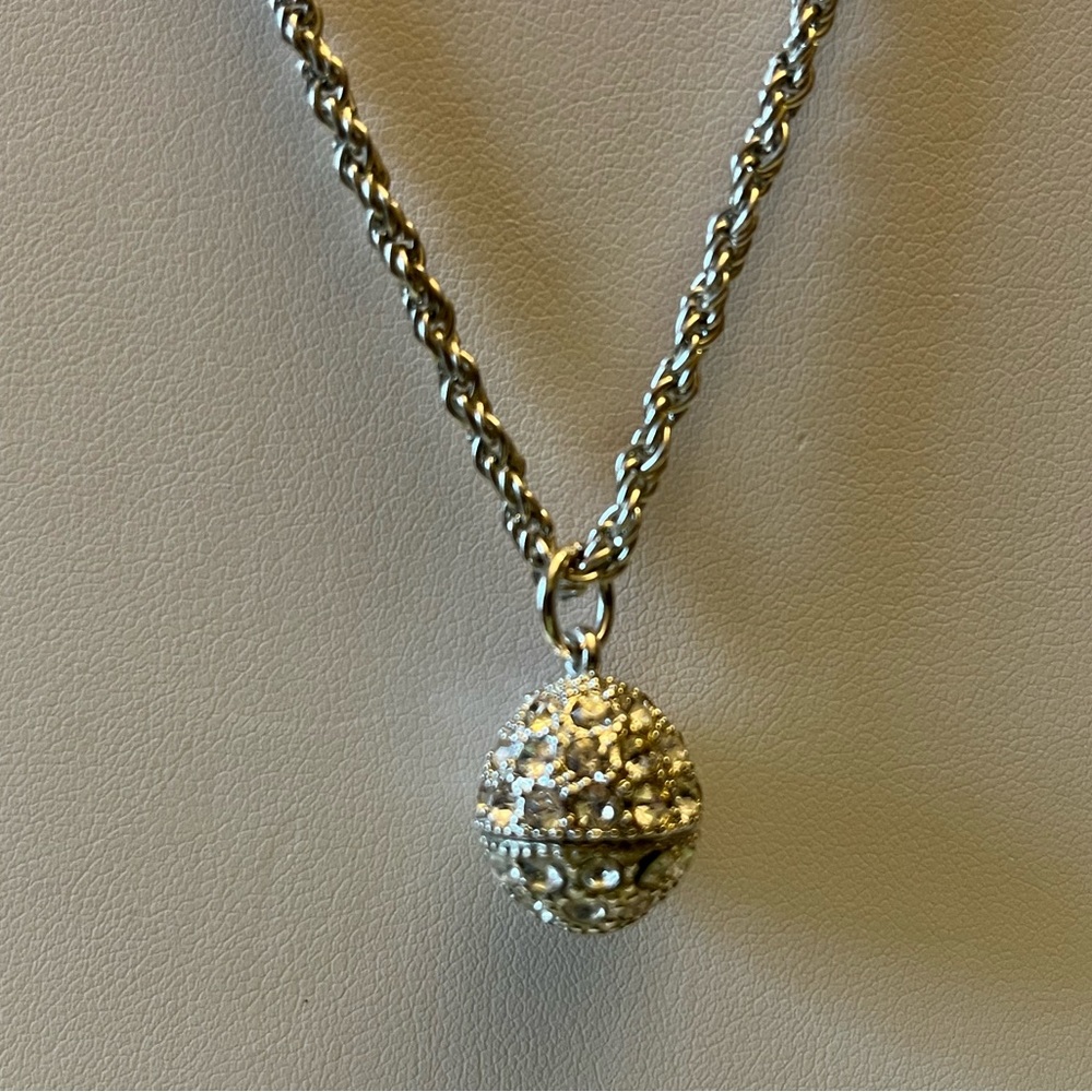 MICHE New Old Stock 18” Gold Tone Rope Necklace w/ (2) Interchangeable Pendants - Picture 9 of 10